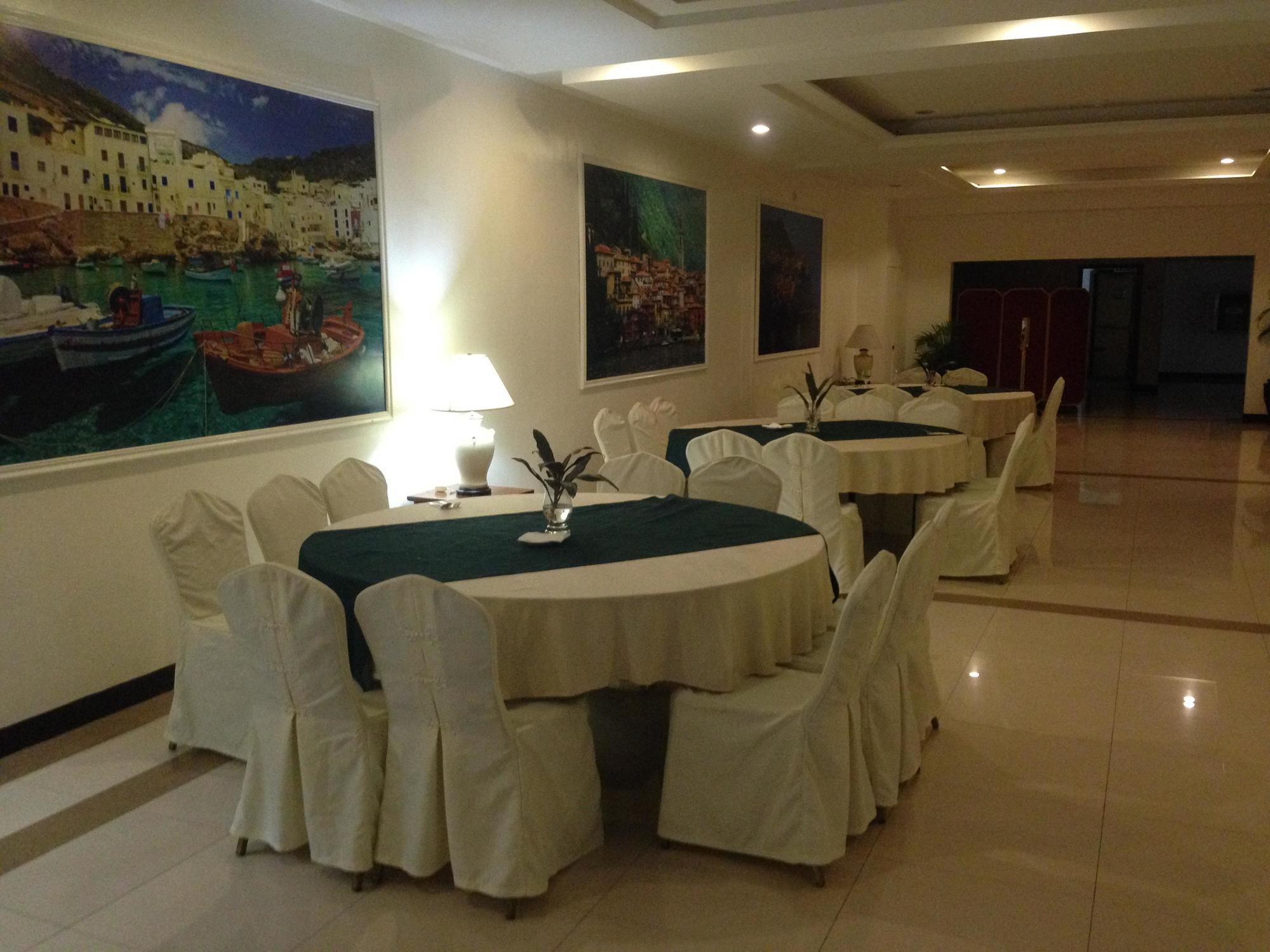 Subic Bay Travelers Hotel And Event Center Inc. Olongapo Exterior foto